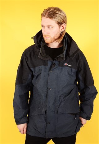 VINTAGE BERGHAUS RAIN COAT NAVY AND BLACK