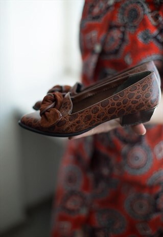 VINTAGE 80'S BROWN FAUX SNAKE SKIN BOW SHOES