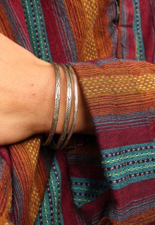 PETITE SIMPLE SILVER ENGRAVED BANGLE SET