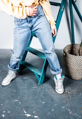 VINTAGE LEVI'S 514 MOM JEANS IN BLUE DENIM WITH RIPS