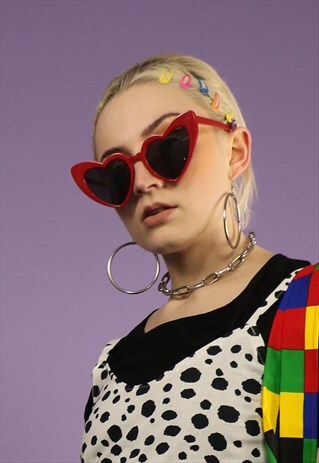 TINTED HEART SUNGLASSES IN RED