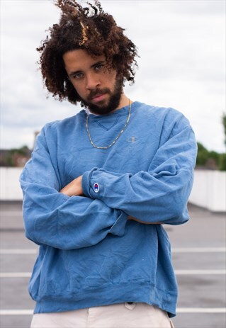 VINTAGE 90'S CHAMPION SWEATSHIRT IN A BABY BLUE