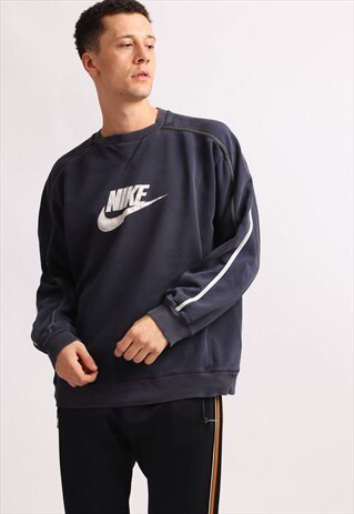 VINTAGE NIKE SWEATSHIRT