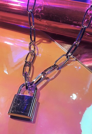 PADLOCK NECKLACE IN SILVER