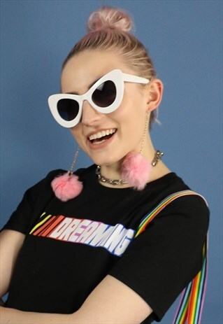 OVERSIZE EXAGGERATED CAT EYE SUNGLASSES IN WHITE
