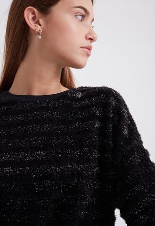 FLUFFY T-SHIRT - BLACK