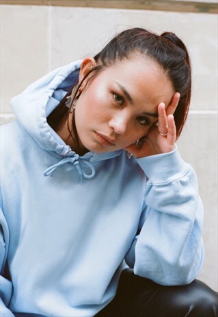 HOODIE IN LIGHT BLUE WITH WOVEN LABEL DETAIL