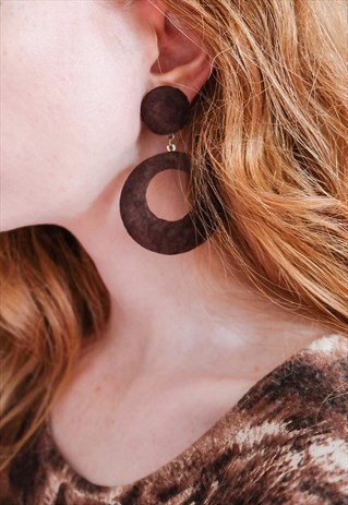 VINTAGE 90S DOES 60S BROWN SUEDE DANGLE STATEMENT EARRINGS