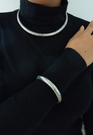 SILVER CHOKER STIFF NECKLACE AND BANGLE