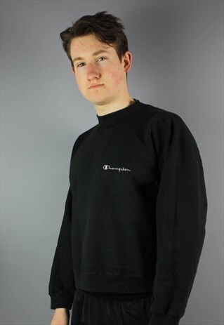 VINTAGE CHAMPION CROPPED SWEATSHIRT IN BLACK WITH EMBROIDERY