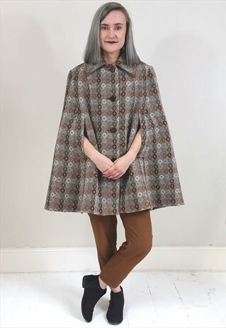 VINTAGE 70'S PURE NEW WOOL WOVEN WELSH CAPE