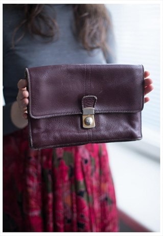 VINTAGE 70'S BURGUNDY LEATHER BUCKLE BAG