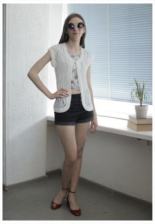 VINTAGE 90'S WHITE CROCHET SLEEVELES SHRUG
