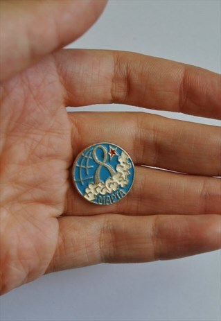 BLUE VINTAGE FEMINIST PIN, 80S METAL ROUND BADGE