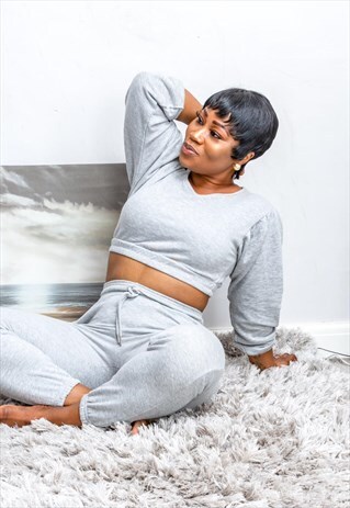 CROP AND JOGGERS 2 PIECE SET IN GREY