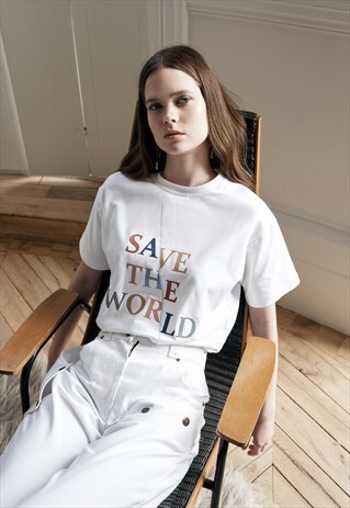 GRAPHIC TEE IN WHITE