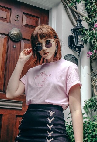 UNISEX T-SHIRT IN PINK WITH SHARK EMBROIDERY