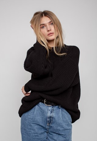 OVERSIZED BLACK SWEATER