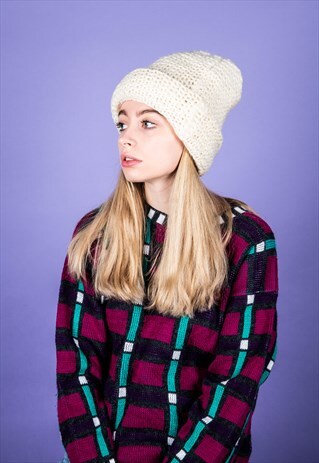 VINTAGE HAT IN WHITE