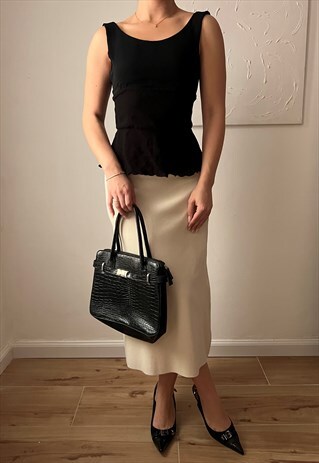 VINTAGE SQUARE HAND BAG IN BLACK WITH SILVER BUCKLE DETAIL