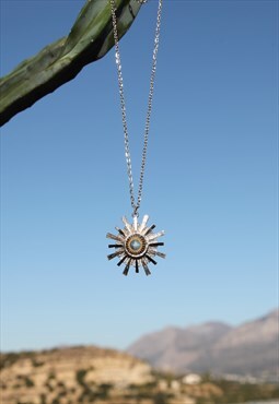 Deadstock silver tone/blue sun pendant chain necklace.