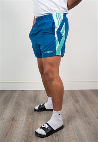 VINTAGE ADIDAS SHORT SHORTS
