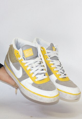 VINTAGE NIKE HI-TOPS UK9