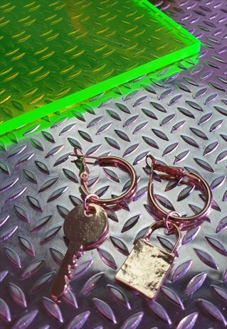GOLD TONE KEY EARRINGS