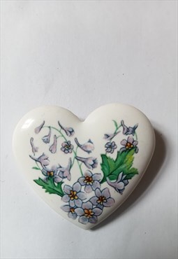 Vintage signed Avon heart floral ceramic/porcelain brooch