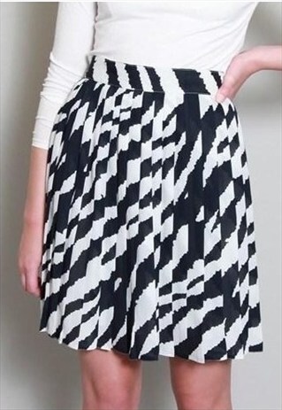 VINTAGE 1980'S BLACK AND WHITE PLEATED MONOCHROME SKIRT