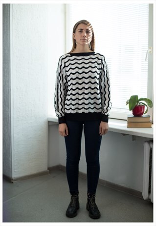 VINTAGE 80'S WHITE/BLACK JUMPER