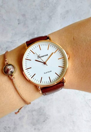 TRADITIONAL GOLD-TONE WATCH