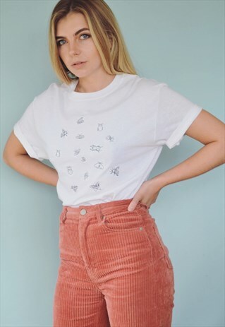 UNISEX T-SHIRT IN WHITE WITH BUG EMBROIDERY