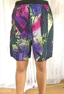 Colourful wide vintage shorts with elasticated waist