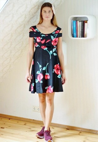 BLACK DRESS WITH RED ROSES