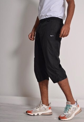 VINTAGE NIKE 3/4 LENGTH SHORTS BLACK