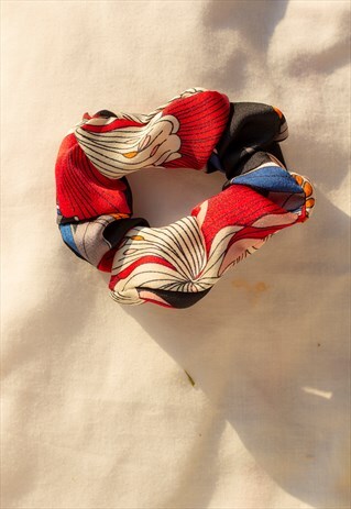 RED BOLD STYLE FLORAL PRINT SATIN SCRUNCHIE