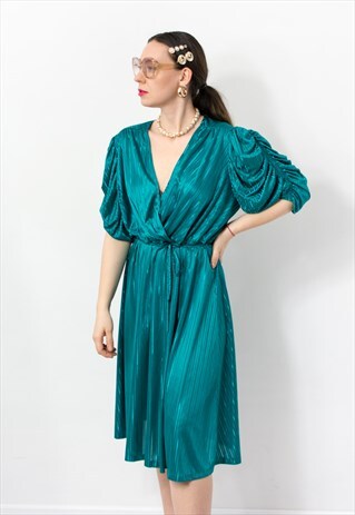 Vintage glitzy party dress in green wedding guest