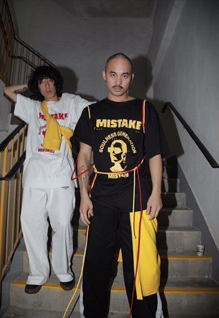 "MISTAKE" OVERSIZED T-SHIRT - BLACK