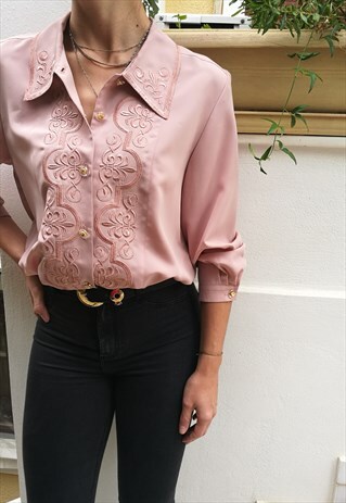 90S EMBROIDERED BUTTON UP SHIRT IN PASTEL PINK