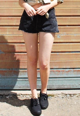 VINTAGE LEVI'S 501 CUT OFF SHORTS