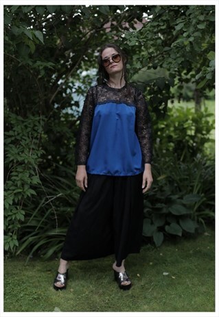 VINTAGE 90'S BLACK/BLUE LACE DETAILS BLOUSE