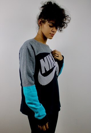 VINTAGE 90S NIKE LOGO SWEATSHIRT