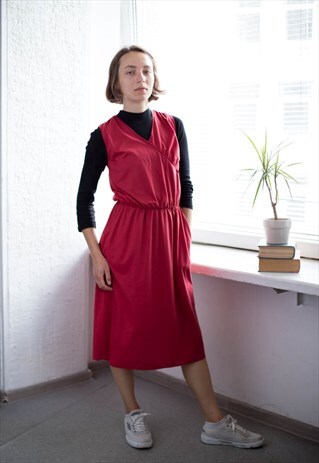 VINTAGE 80'S MINIMALIST MIDI SLEEVELESS DRESS IN RED