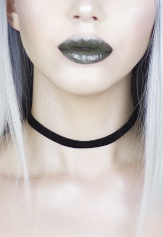 BLACK THIN VELVET CHOKER
