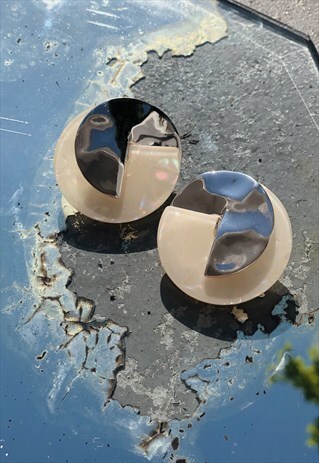 IVORY FLECK AND HAMMERED SILVER DISC EARRINGS
