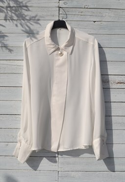 Vintage white chic shirt with pearl buttons