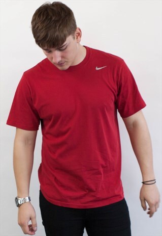 VINTAGE NIKE T-SHIRT