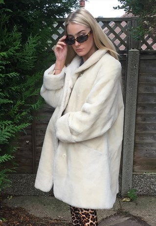 VINTAGE IVORY LUXURY FAUX FUR COAT