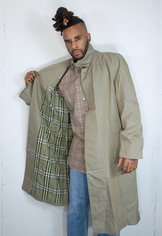 BURBERRY TRENCH COAT